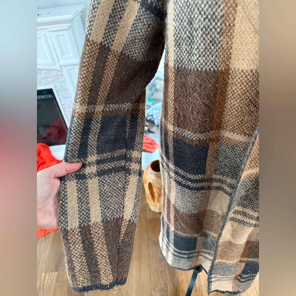 Cozy Plaid Women's Cardigan - Brown and Black size xl bought from stitch fix - Picture 3 of 7